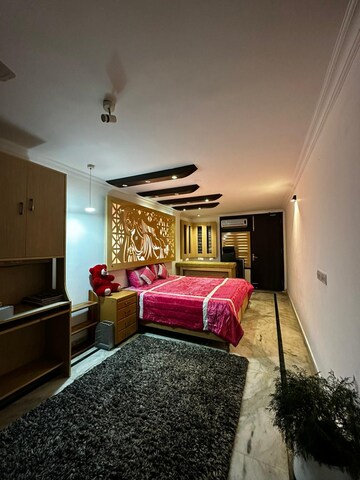 Bedroom in 4 BHK Villa at DLF Royale Residences, Dlf Phase I – for Rent