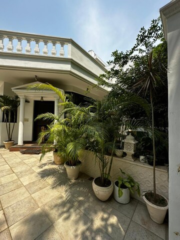 4 BHK Villa – Exterior View View at DLF Royale Residences, Dlf Phase I - for Rent