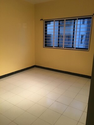 Room in 2 BHK Apartment at Sun City – for Sale