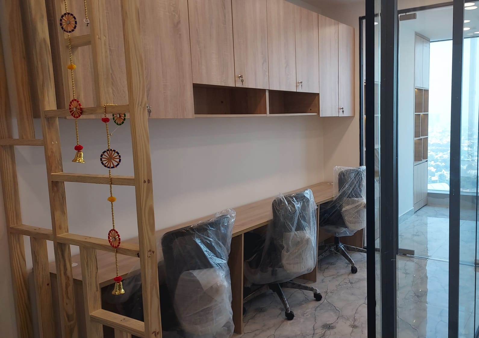 Office Space For Rent in Gaur City Mall