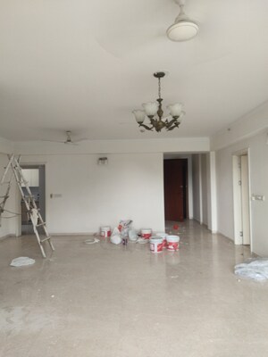 Room in 4 BHK Apartment at DLF Park Place, Sector 54 – for Rent