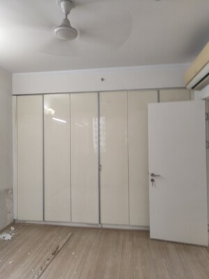 Building Lobby in 4 BHK Apartment at DLF Park Place, Sector 54 – for Rent