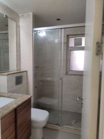 Bathroom in 4 BHK Apartment at DLF Park Place, Sector 54 – for Rent