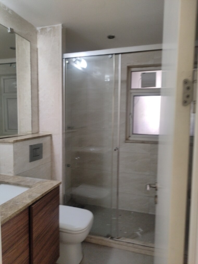 Bathroom, dlf-park-place 4 Bedroom 2704 Sq.Ft. Apartment In Sector 54 Gurgaon 9218616