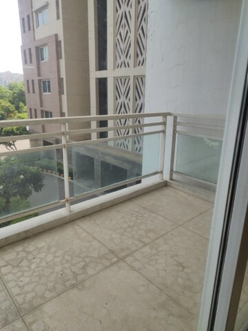 Balcony in 4 BHK Apartment at DLF Park Place, Sector 54 – for Rent