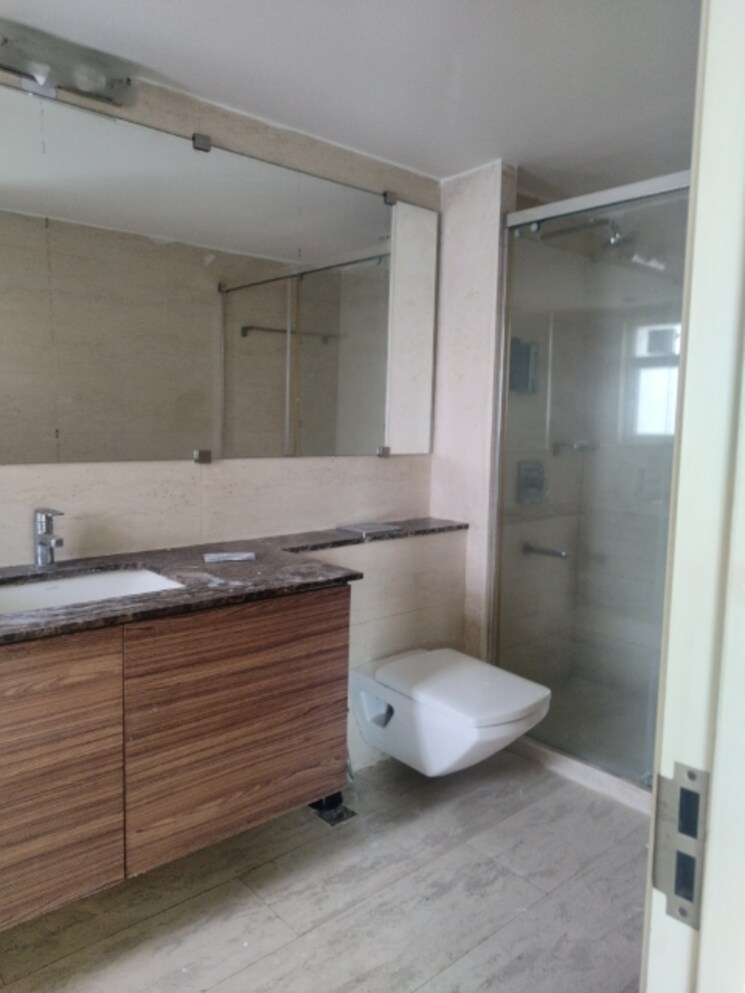 Bathroom, dlf-park-place 4 Bedroom 2704 Sq.Ft. Apartment In Sector 54 Gurgaon 9218616