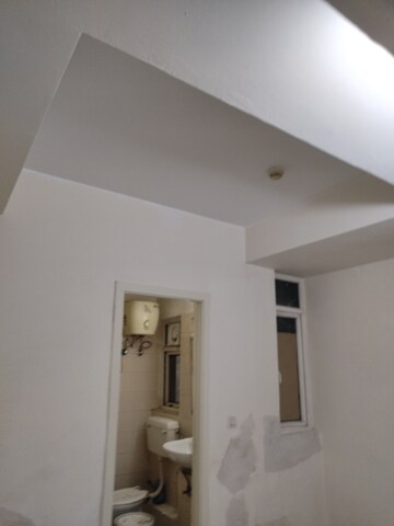 Room in 4 BHK Apartment at DLF Park Place, Sector 54 – for Rent
