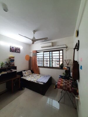 Master Bedroom in 2 BHK Apartment at Sheth Vasant Oasis, Andheri East – for Rent