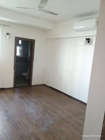Furnished Amenities in 2.5 BHK Apartment at Indiabulls Centrum Park, Sector 103 – for Rent