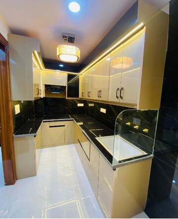 Team Area in 2 BHK Apartment at Amolik Residency, Sector 86 – for Sale