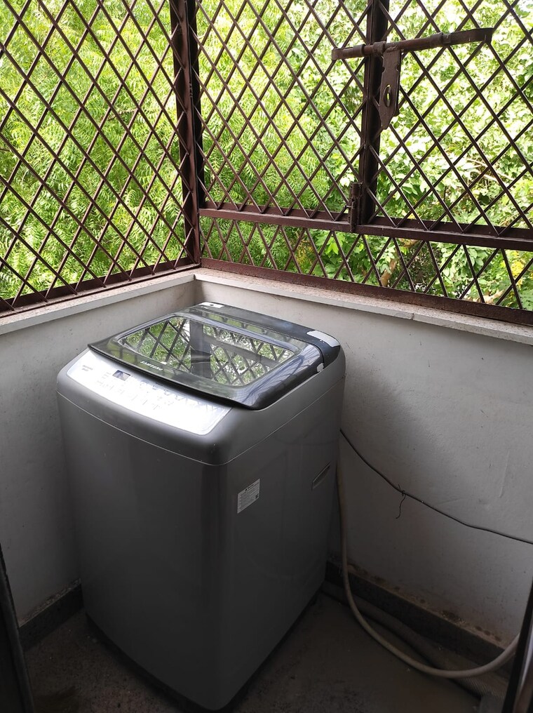 Balcony, kailash colony 3 Bedroom 1500 Sq.Ft. Builder Floor In Kailash Colony Delhi 9218698