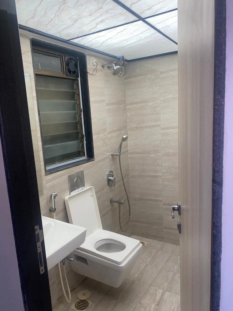 Bathroom, kanakia-spaces-sevens 2 Bedroom 852 Sq.Ft. Apartment In Andheri East Mumbai 9218727