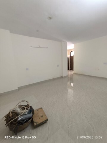 Room in 3 BHK Builder Floor at Saket – for Rent