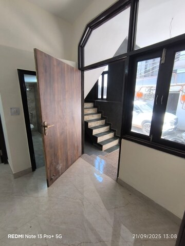 Room in 3 BHK Builder Floor at Saket – for Rent