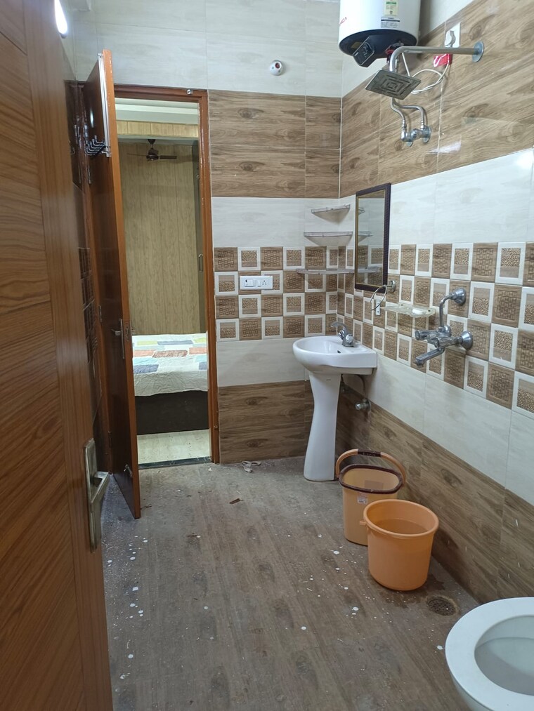 Attached Bathroom, pir machalla 3 Bedroom 1100 Sq.Ft. Apartment In Pir Machalla Zirakpur 9218729