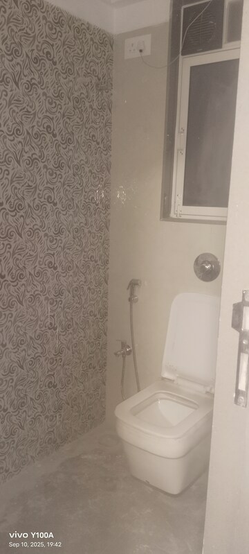 Bathroom in 1 BHK Apartment at Ghatkopar East – for Rent