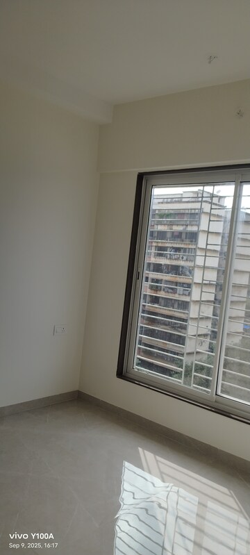 Bedroom in 1 BHK Apartment at Ghatkopar East – for Rent