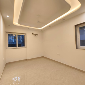 Room in 4 BHK Apartment at Kalkaji – for Sale