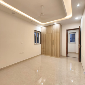 Room in 4 BHK Apartment at Kalkaji – for Sale