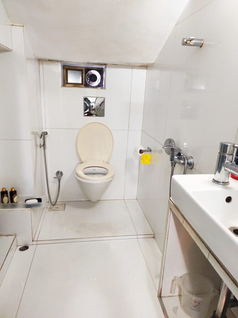 Bathroom, poonam-apartments-worli 1 Bedroom 450 Sq.Ft. Apartment In Worli Mumbai 9218956