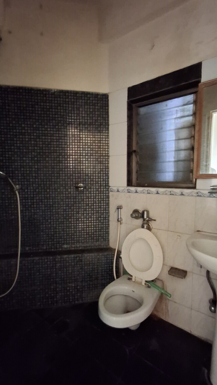 Bathroom, bredco-new-viceroy-park 3 Bedroom 1365 Sq.Ft. Apartment In Kandivali East Mumbai 9218947