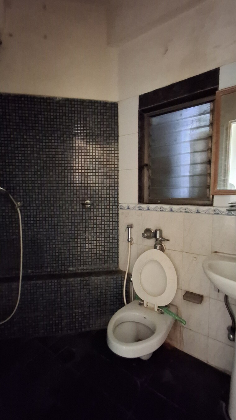 Bathroom, bredco-new-viceroy-park 3 Bedroom 1365 Sq.Ft. Apartment In Kandivali East Mumbai 9218947
