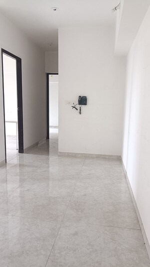 Room in 2 BHK Apartment at Lodha Amara, Kolshet Road – for Rent