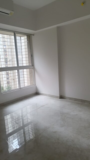 Room in 2 BHK Apartment at Lodha Amara, Kolshet Road – for Rent