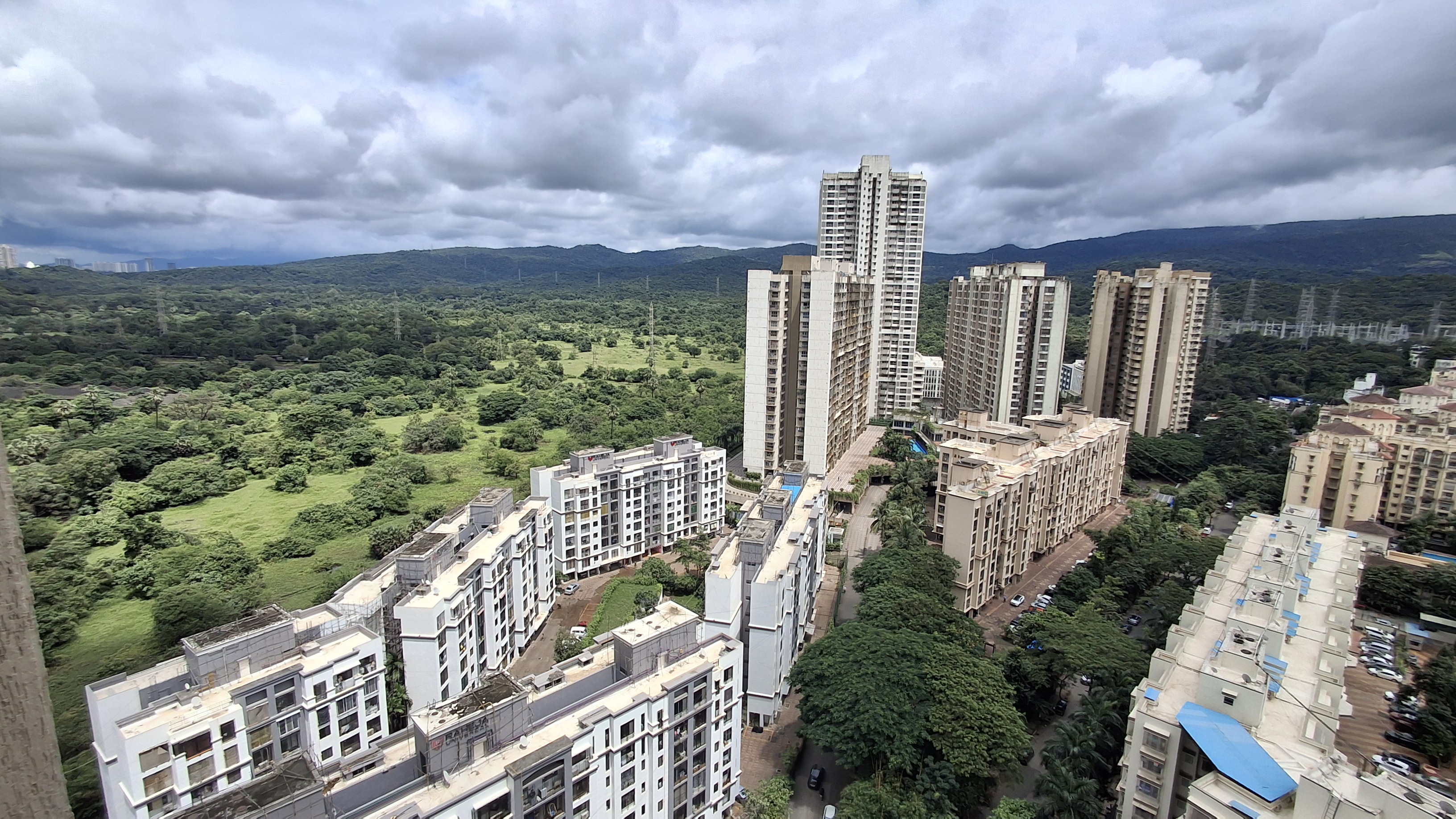 2.5 BHK Apartment For Rent in Evershine Crown