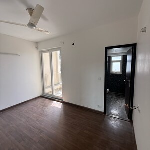 Room in 2 BHK Apartment at BPTP Discovery Park, Badauli Village – for Rent