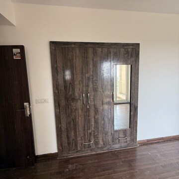Room in 2 BHK Apartment at BPTP Discovery Park, Badauli Village – for Rent