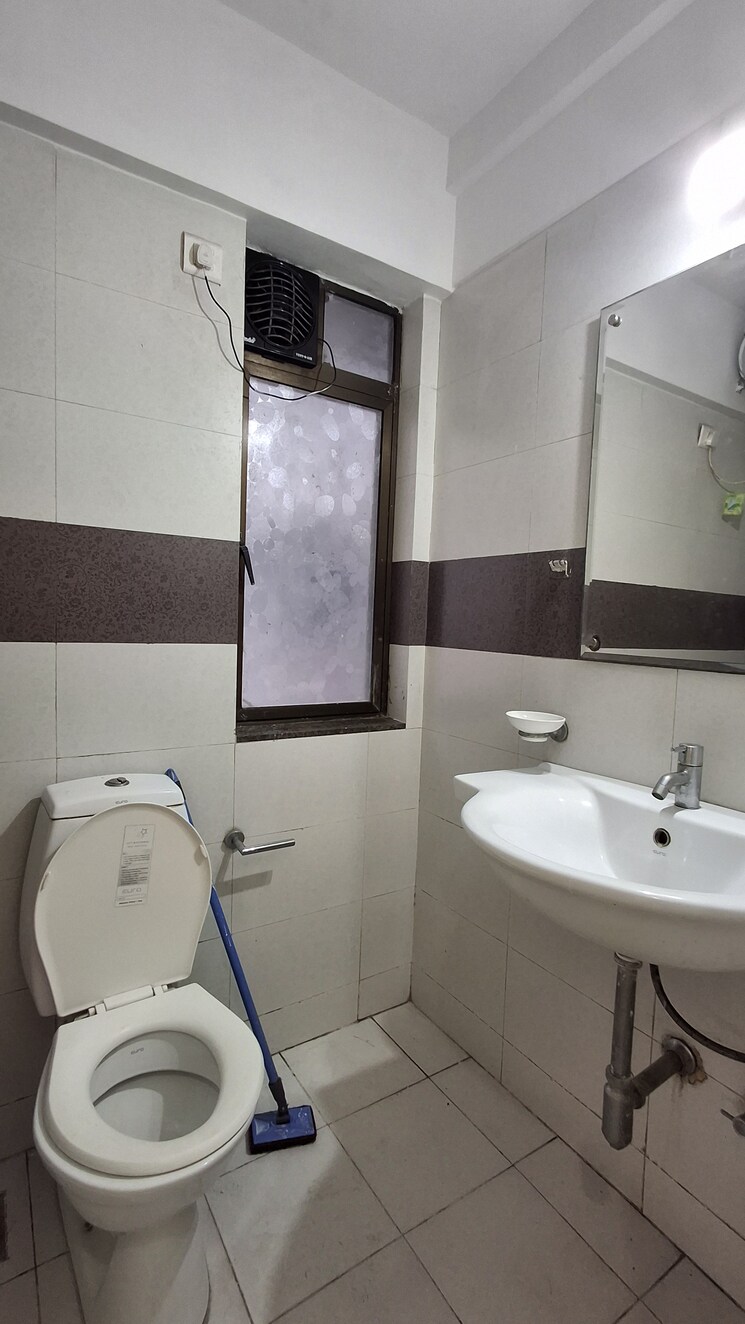 Bathroom, raheja-reflections 2 Bedroom 850 Sq.Ft. Apartment In Kandivali East Mumbai 9218991