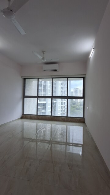 Room in 3 BHK Apartment at Raj White City, Kandivali East – for Rent