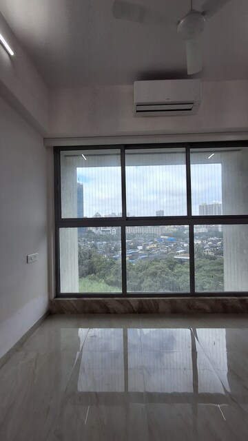 Room in 3 BHK Apartment at Raj White City, Kandivali East – for Rent