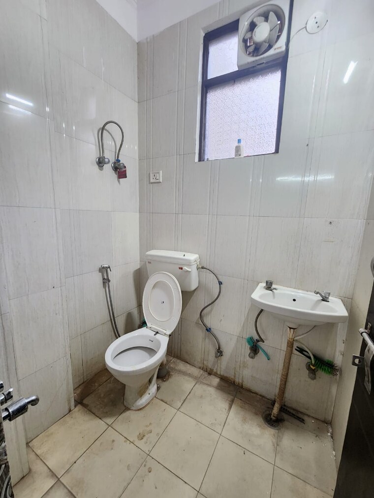 Attached Bathroom, chattarpur 2 Bedroom 900 Sq.Ft. Builder Floor In Chattarpur Delhi 9219047