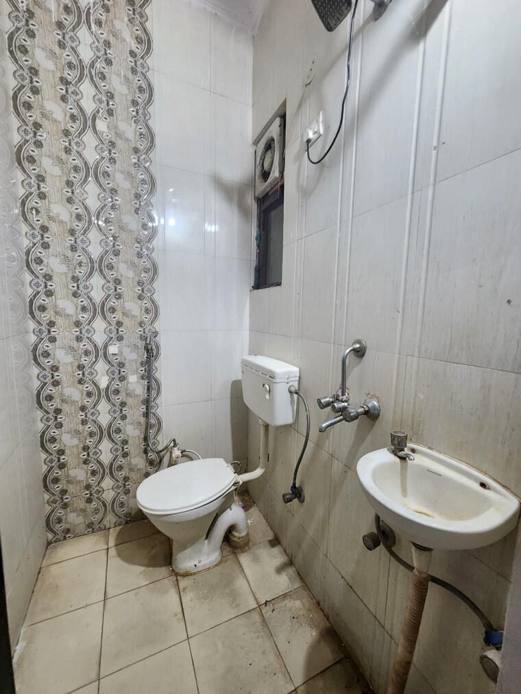 Bathroom, chattarpur 2 Bedroom 900 Sq.Ft. Builder Floor In Chattarpur Delhi 9219047