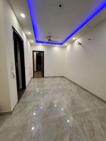 Room in 2 BHK Builder Floor at Sector 57 – for Rent