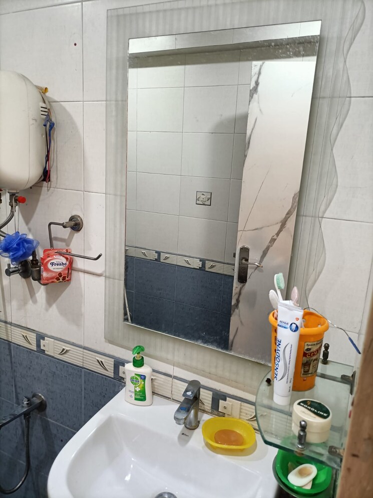 Bathroom, powai 2 Bedroom 750 Sq.Ft. Apartment In Powai Mumbai 9219109