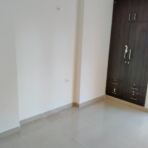 Room in 3 BHK Apartment at Antriksh Golf View, Sector 78 – for Rent