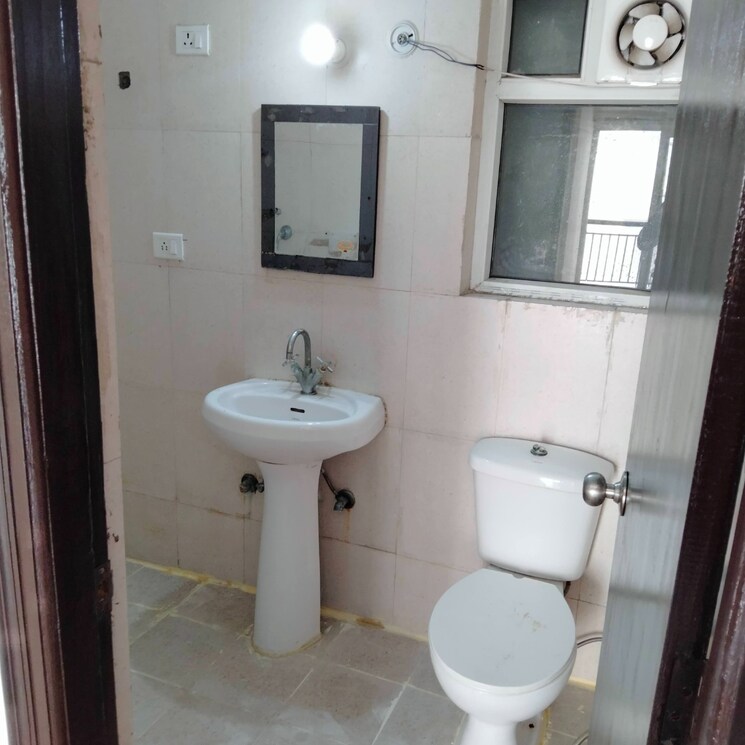 Bathroom, antriksh-golf-view 3 Bedroom 1640 Sq.Ft. Apartment In Sector 78 Noida 9219113