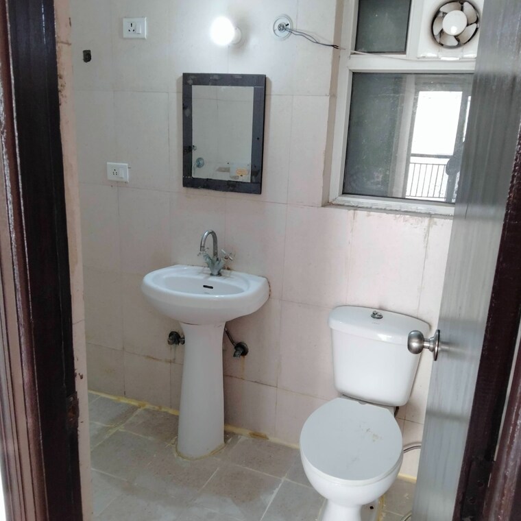 Bathroom, antriksh-golf-view 3 Bedroom 1640 Sq.Ft. Apartment In Sector 78 Noida 9219113