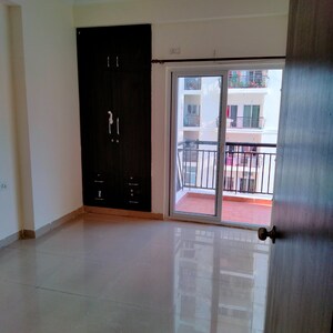 Room in 3 BHK Apartment at Antriksh Golf View, Sector 78 – for Rent