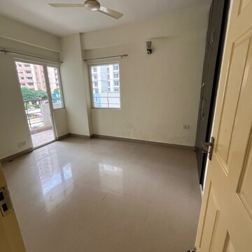 Room in 3 BHK Apartment at Express Zenith, Sector 77 – for Rent
