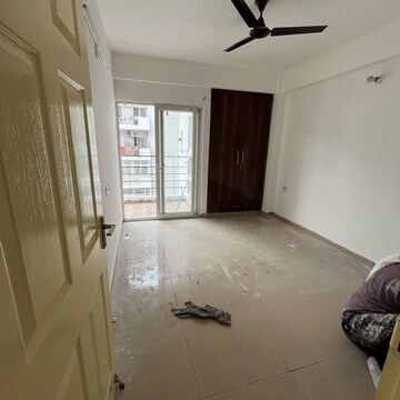 Room in 3 BHK Apartment at Express Zenith, Sector 77 – for Rent