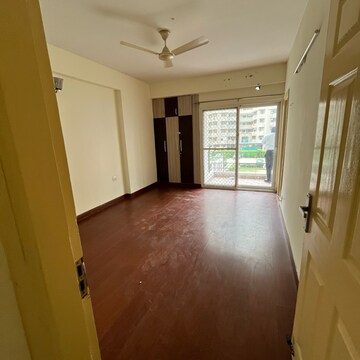 Room in 3 BHK Apartment at Express Zenith, Sector 77 – for Rent