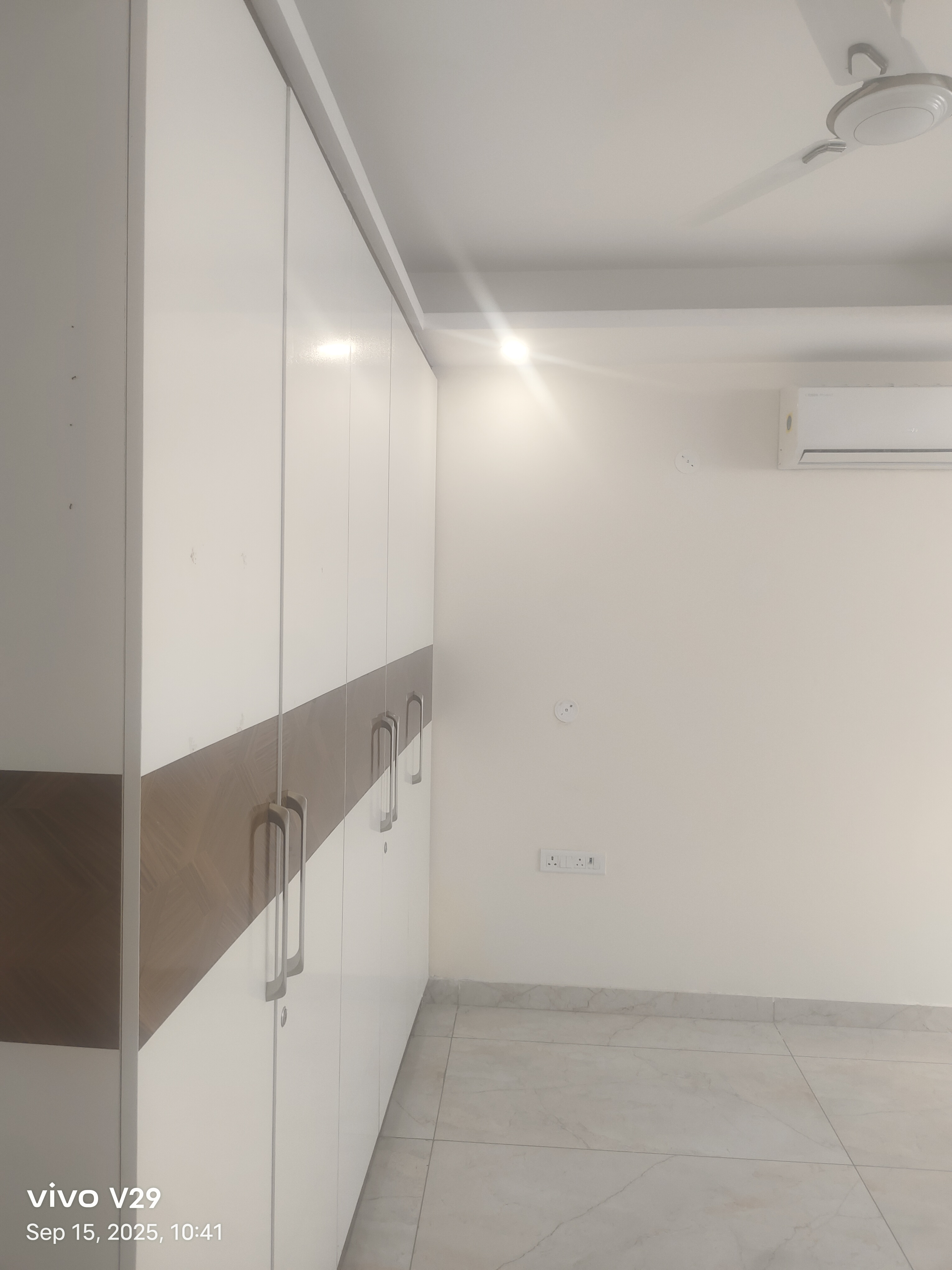 3 BHK + Servant Room Apartment For Rent in Dhoot Time Residency