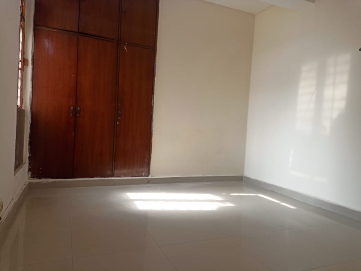 3.5 BHK + Servant Room,Study Room,Extra Room Villa For Rent in Sector 37