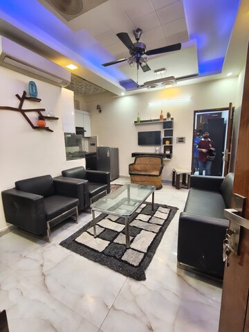 Team Area in 2 BHK Builder Floor at Milestone 32nd Avenue, Sector 15 – for Rent