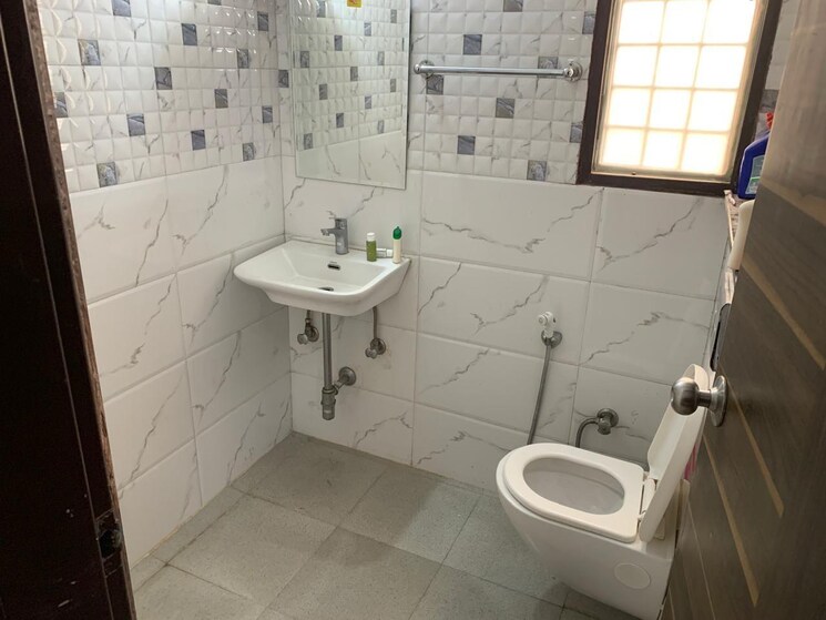 Bathroom, ss-mayfield-gardens 3 Bedroom 300 Sq.Yd. Builder Floor In Sector 51 Gurgaon 9219233