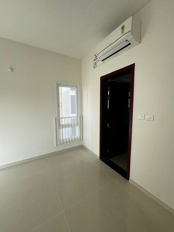 Room in 4 BHK Apartment at LnT Raintree Boulevard, Hebbal – for Sale